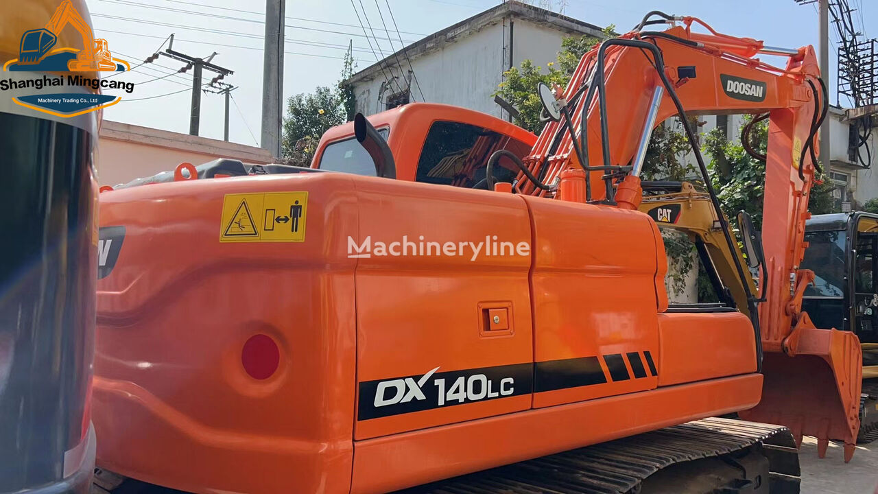 máy đào bánh xích Doosan DX140