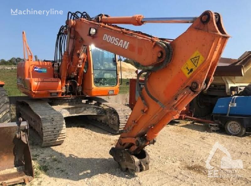 máy đào bánh xích Doosan SOLAR 155 LC-V