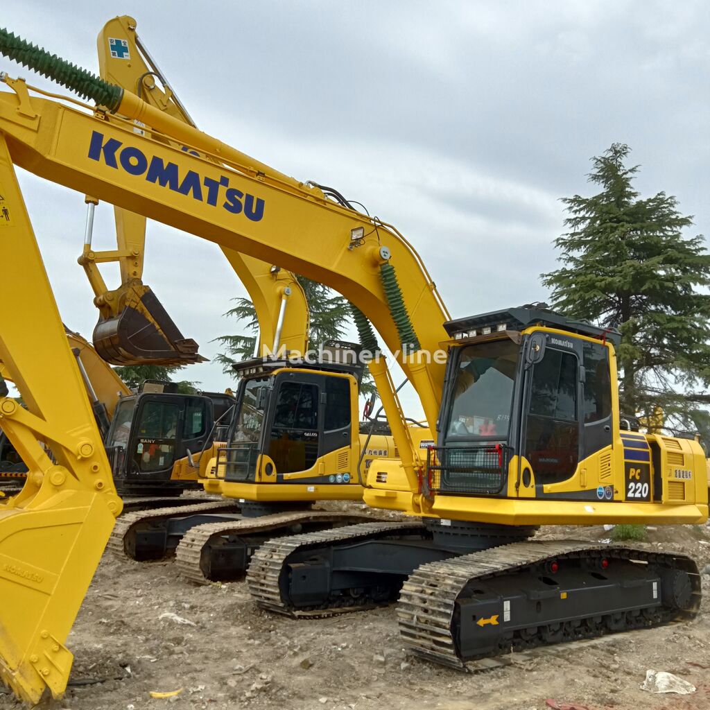 máy đào bánh xích Komatsu PC220-8