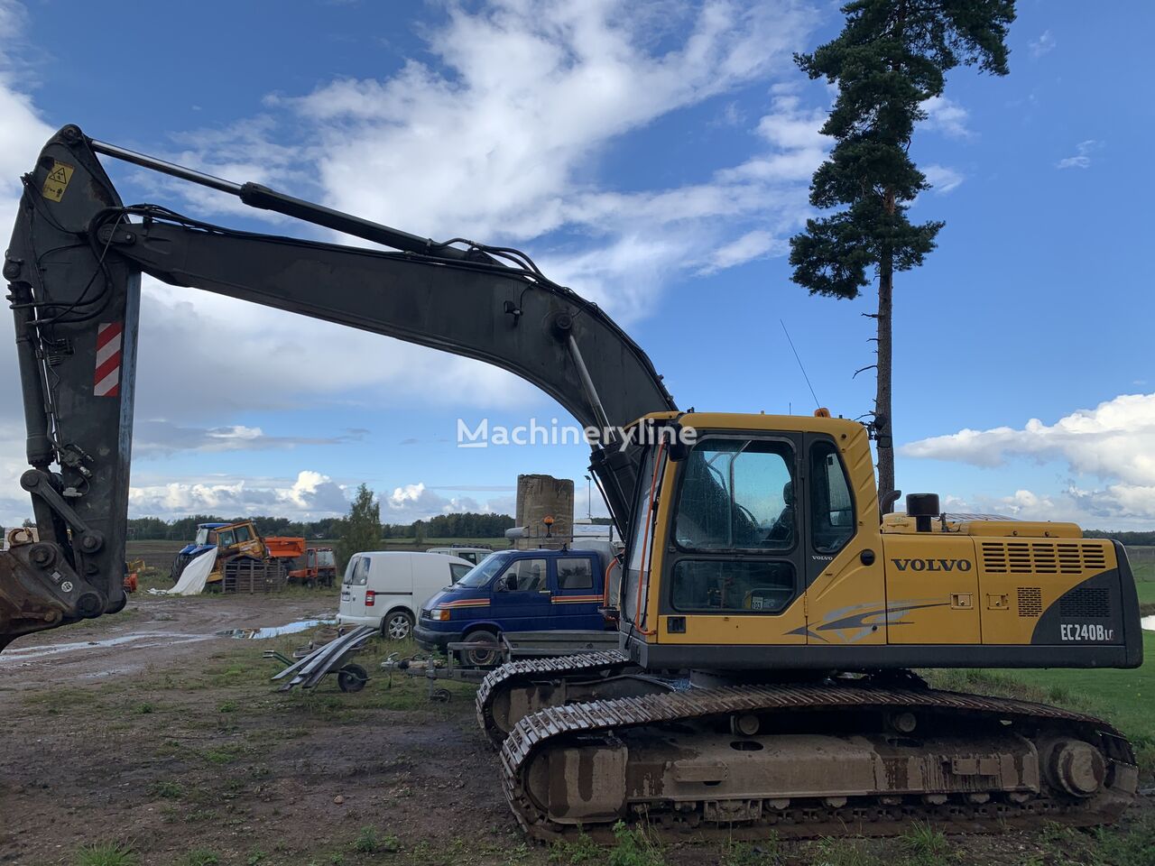 máy đào bánh xích Volvo  EC240B LC