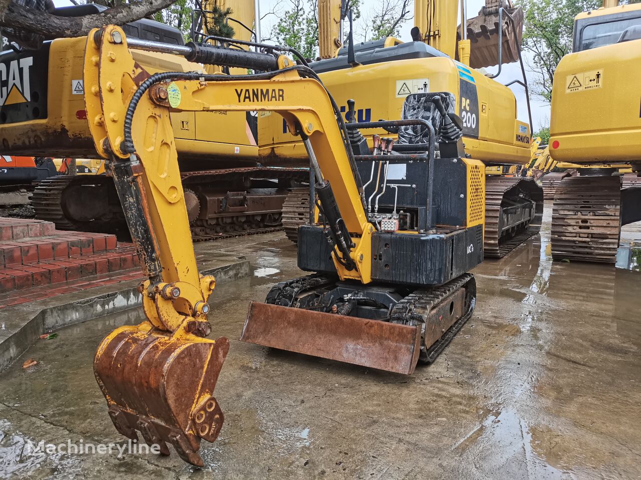 máy đào cỡ nhỏ Yanmar 15