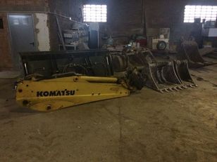 gầu máy đào Komatsu WB93 bị hư hại